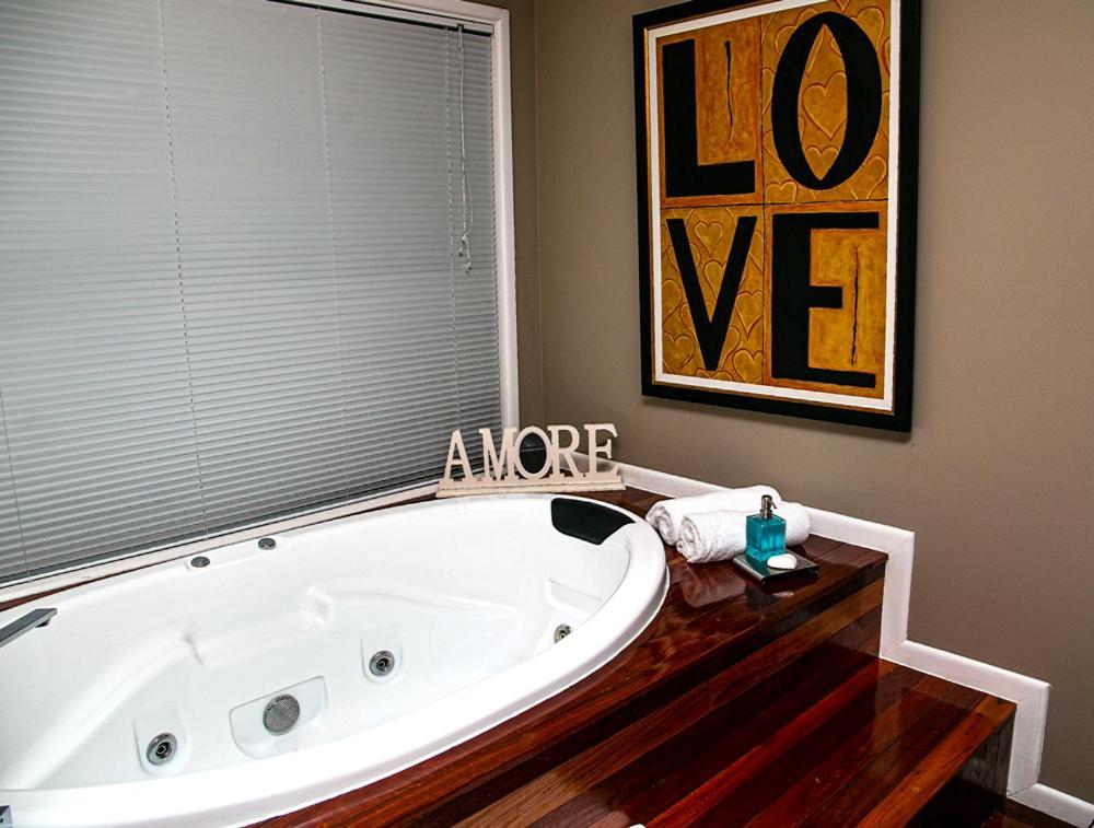 Amore On Buderim Rainforest Cabins Sunshine Coast エクステリア 写真