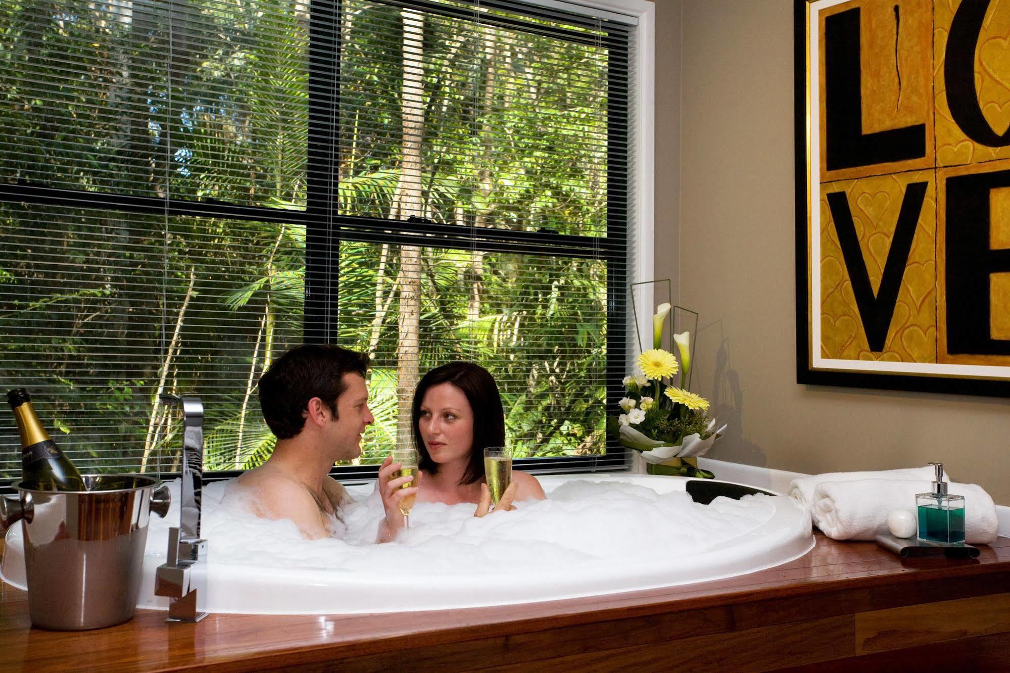 Amore On Buderim Rainforest Cabins Sunshine Coast エクステリア 写真